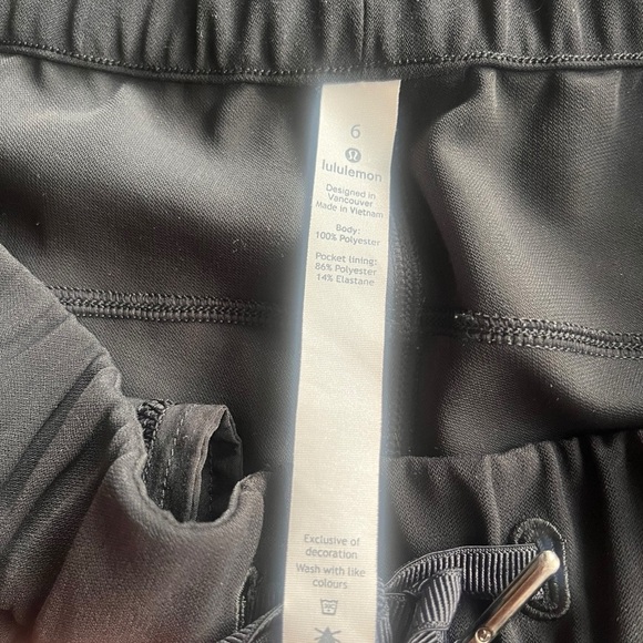 Lululemon Athletica On the Fly Black Drawstring Shorts Elastic Waist Size 6 - Picture 7 of 7